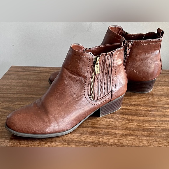 Unisa Brown ‘Unparson’ Faux Leather Zippered Booties, Size 10 - Picture 1 of 8
